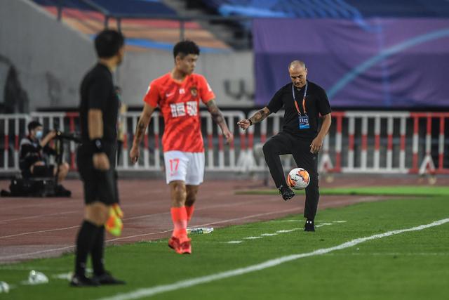 弗格35分辽宁胜广州 王哲林20分上海负天津